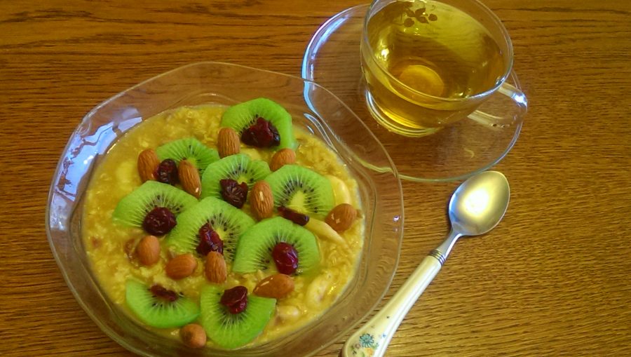 płatki owsiane z owocami