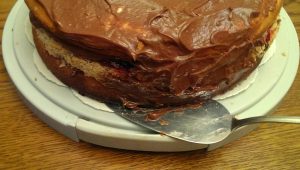 przygptowanie tortu czekoladowego